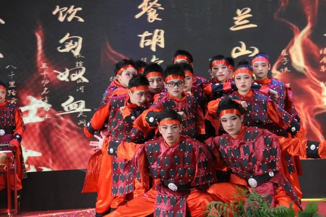 小球进黑洞